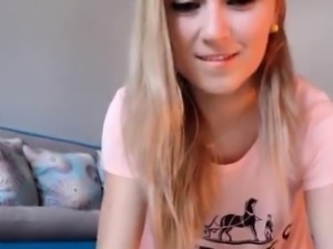 Blonde Webcam Girl Stuffs Her Holes 1