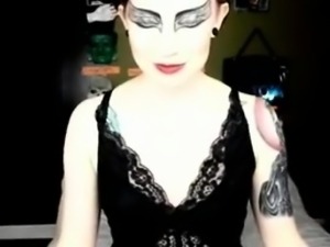 Black Swan Mastubates On Webcam 4