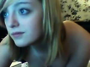 Amateur that is sweet blonde woman masturbating on cam