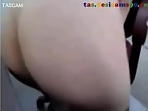 UAH2cnd hot girl webcam dildo fucking in office