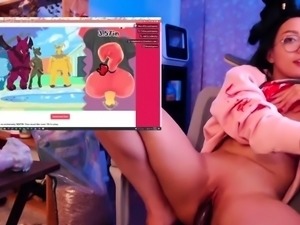 Nerdy brunette fucks her cunt with a big toy on webcam