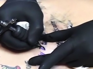 Real babe gets tattooed