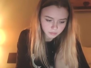 teen fiveftcute fingering herself on live webcam